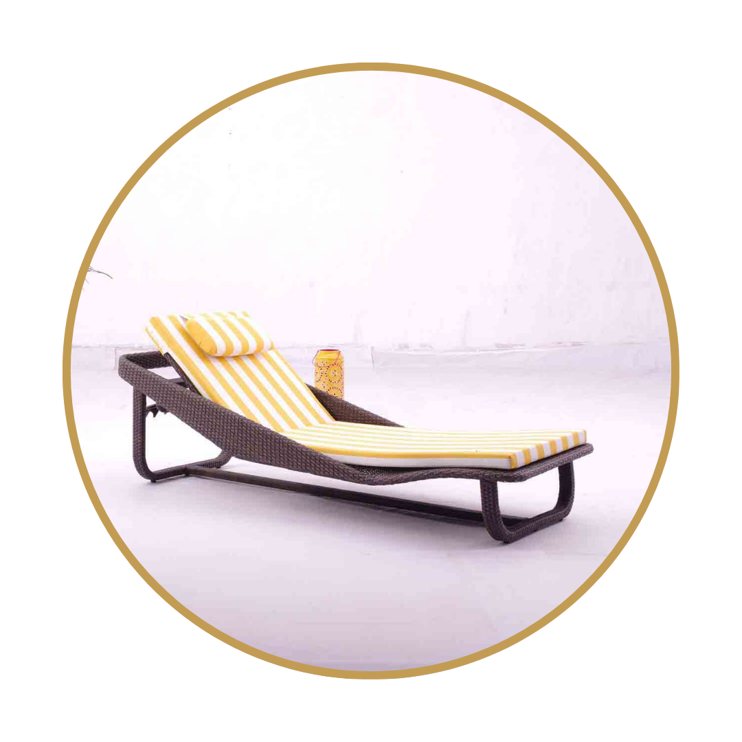 POOL LOUNGER